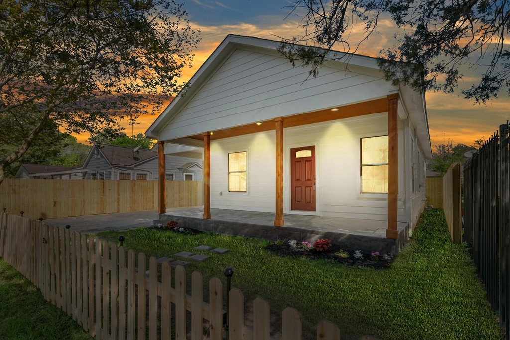 815 Wilkes Street - Photo 1