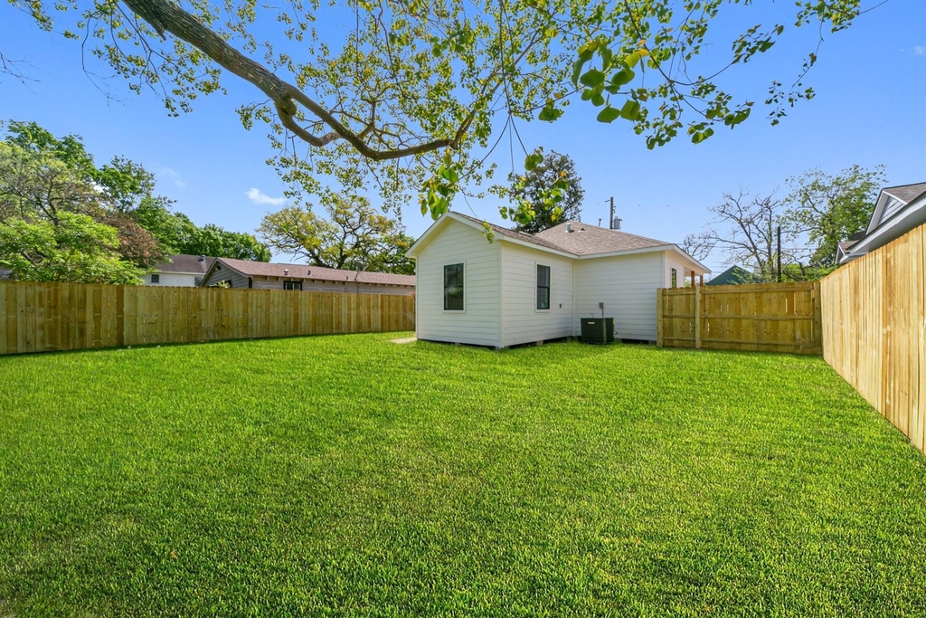 815 Wilkes Street - Photo 32
