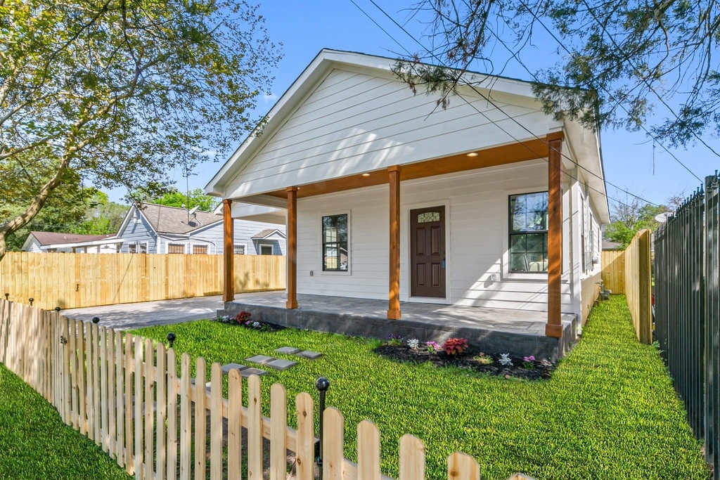 815 Wilkes Street - Photo 3