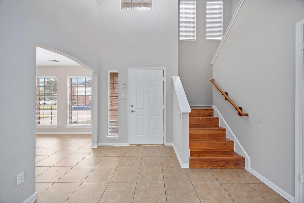 16710 Cheshire Place Drive - Photo 2