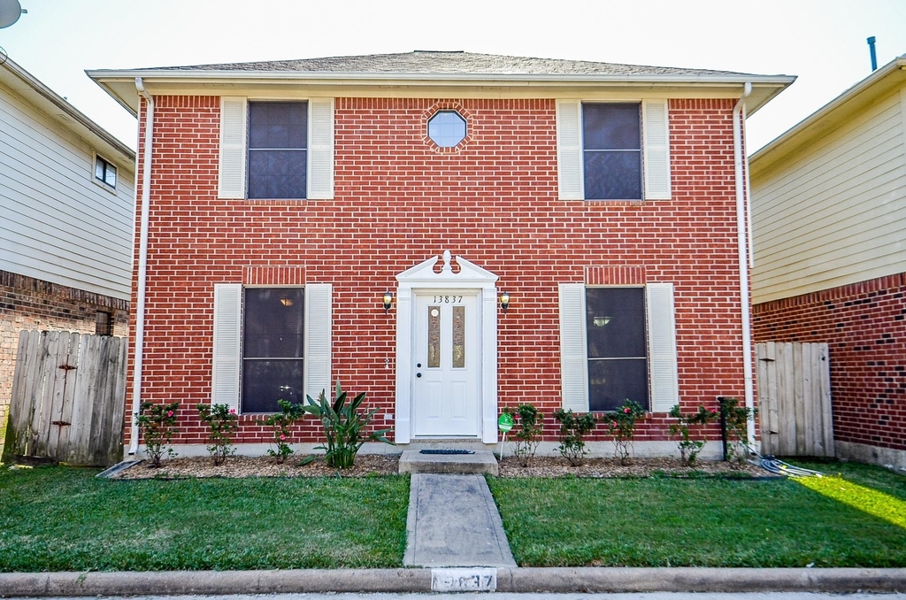 13837 Purplemartin Street - Photo 0