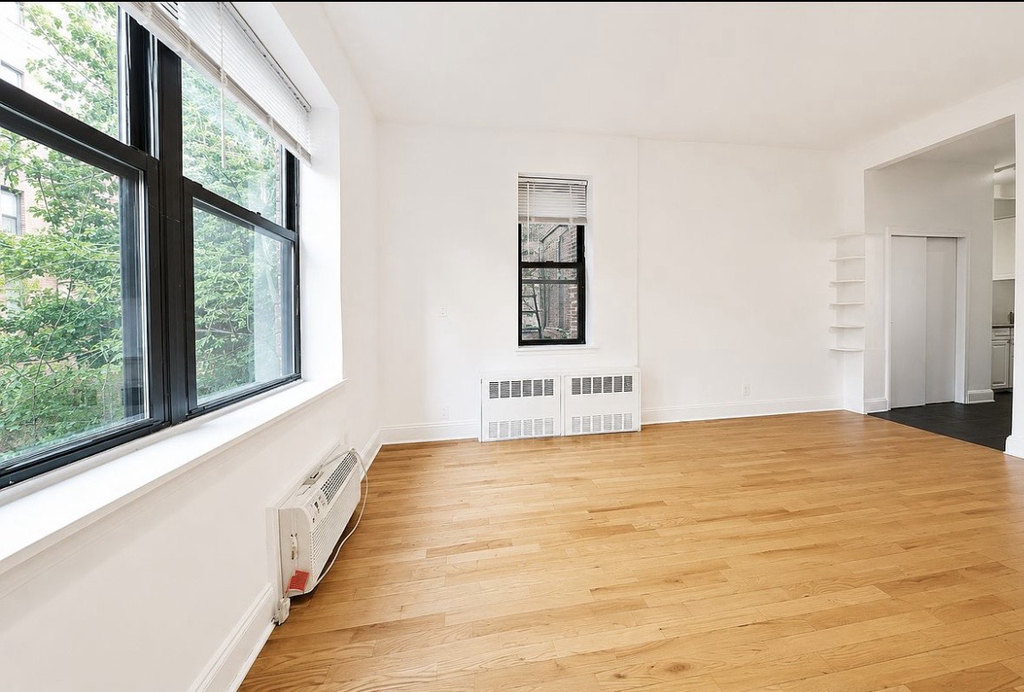  East 10th Street - Photo 1