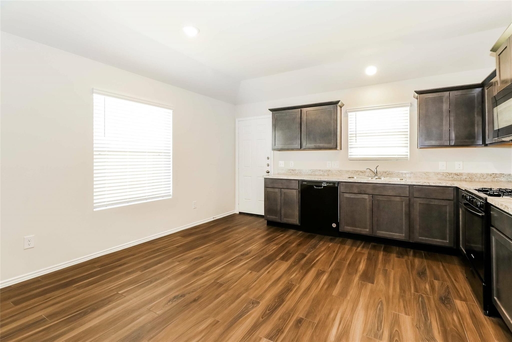 1216 Narrow Heights Drive - Photo 2