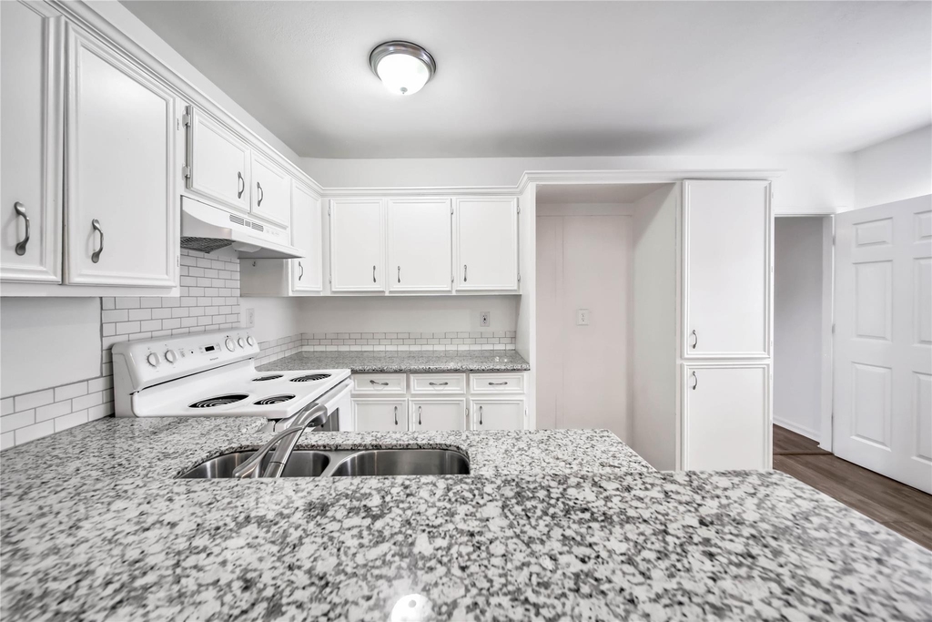 1710 Shelby Street - Photo 3