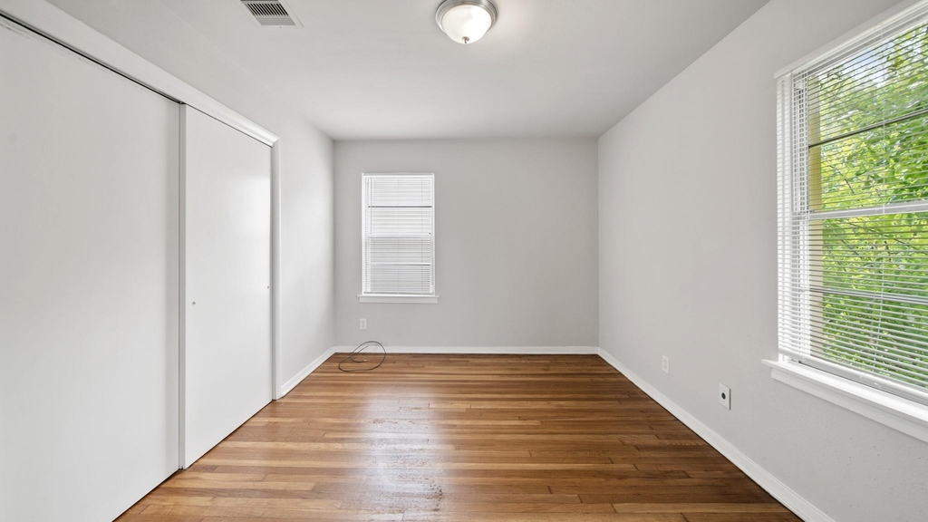 1213 Hector Avenue - Photo 6
