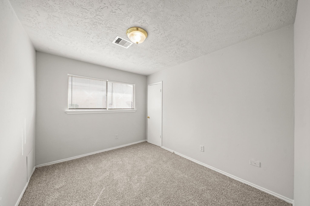 14415 Insley Street - Photo 7