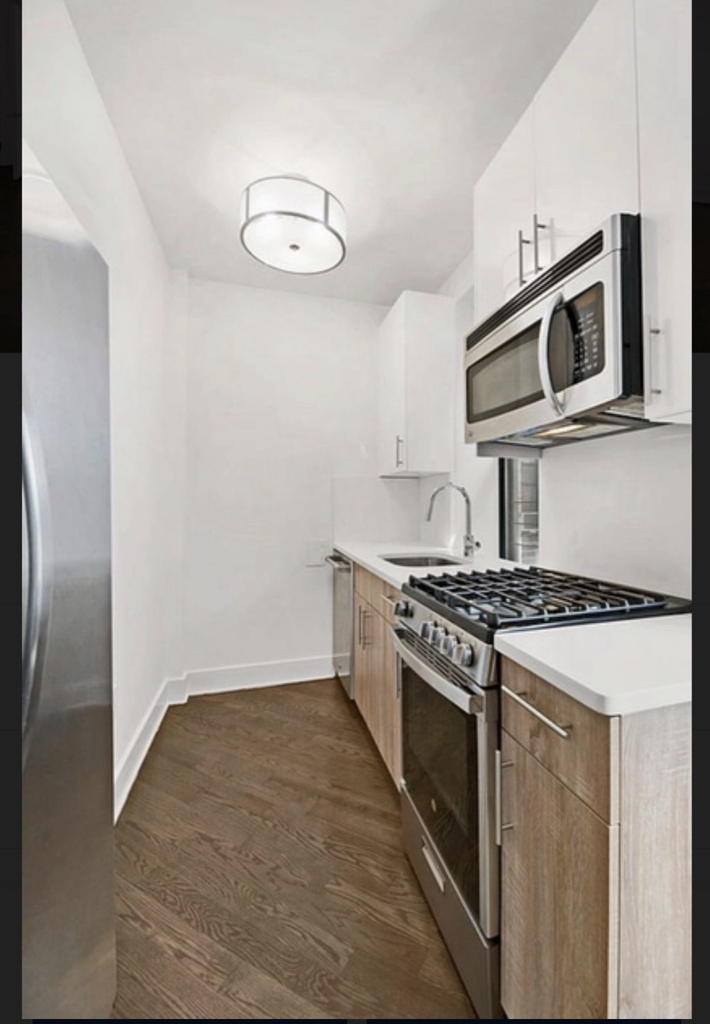 226 East 70th Street - Photo 1
