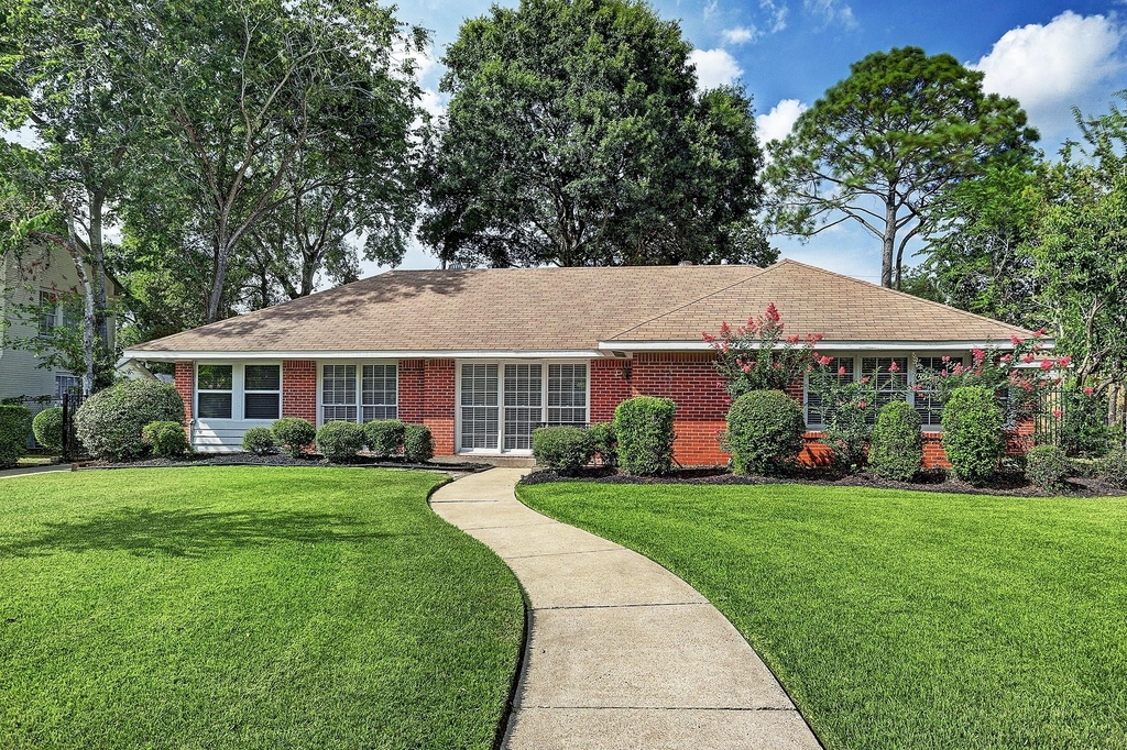 3709 Parkwood Drive - Photo 0