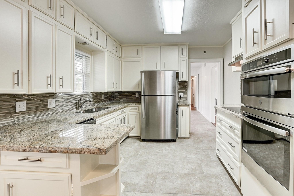 3709 Parkwood Drive - Photo 6