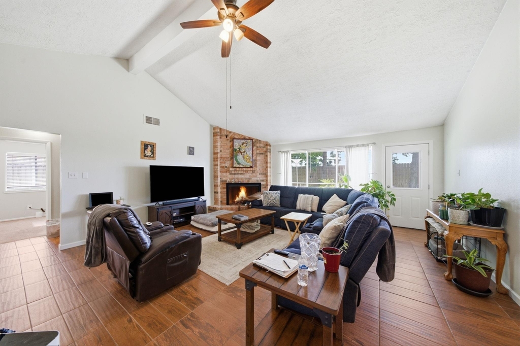 411 Forest Hills Drive - Photo 3