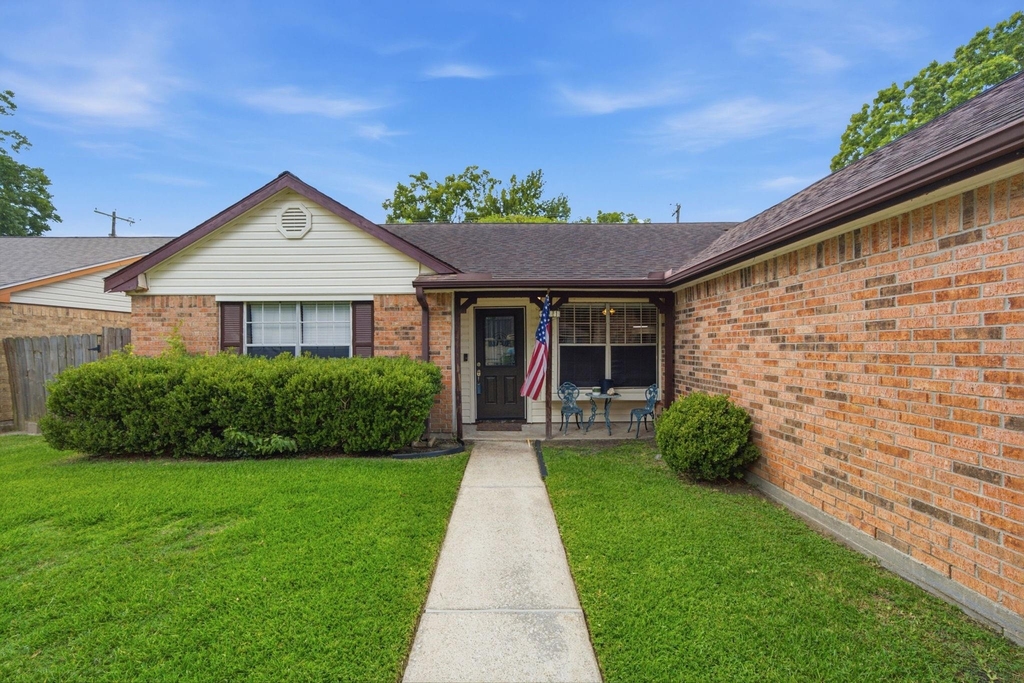 411 Forest Hills Drive - Photo 1