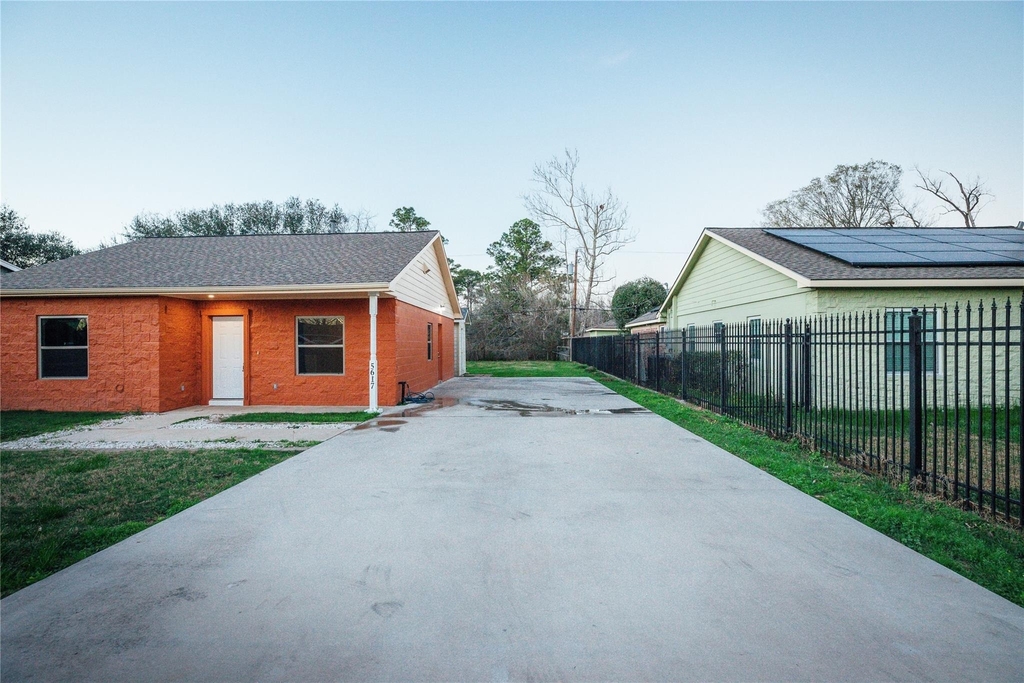 5617 Schutz Street - Photo 4
