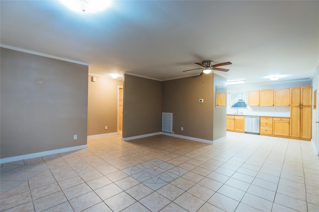 5617 Schutz Street - Photo 5