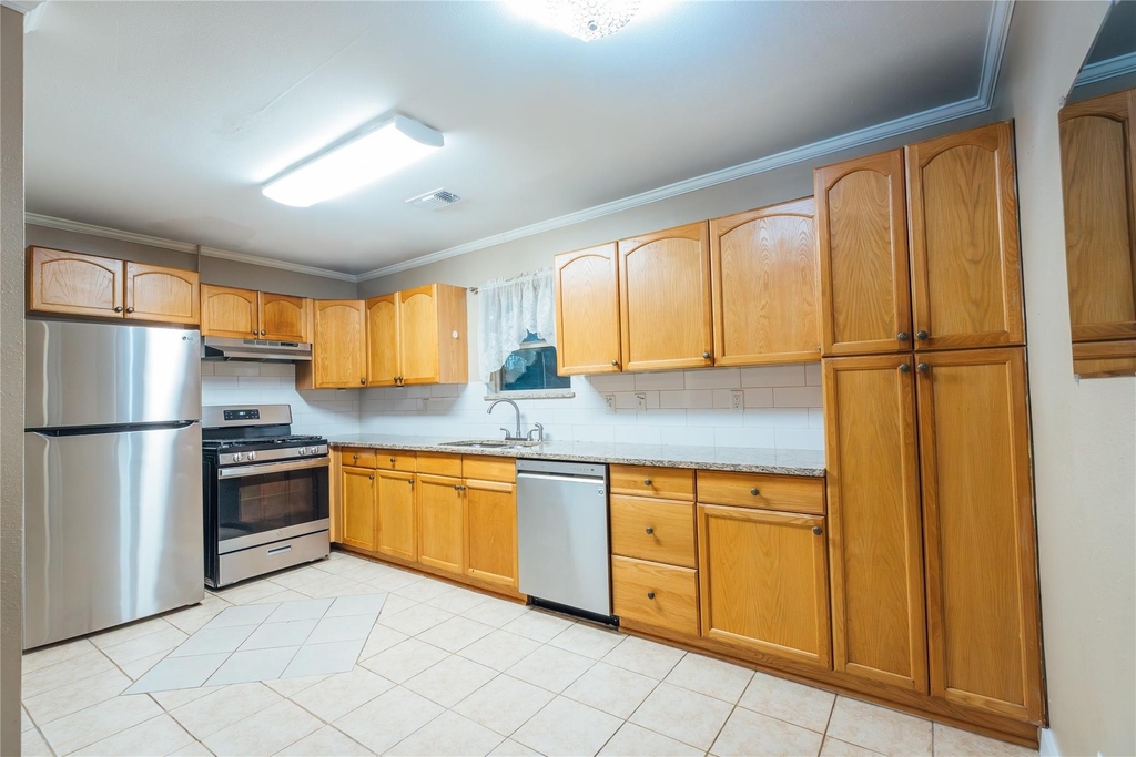 5617 Schutz Street - Photo 8
