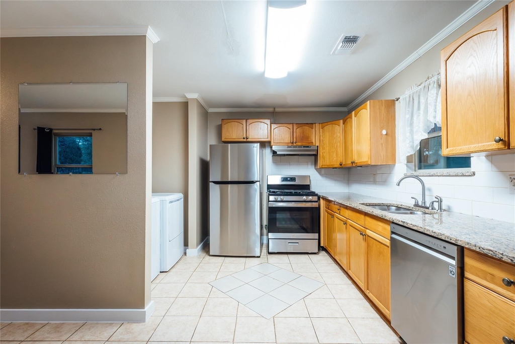 5617 Schutz Street - Photo 9