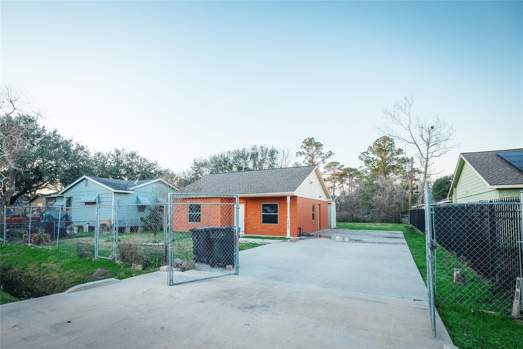 5617 Schutz Street - Photo 17
