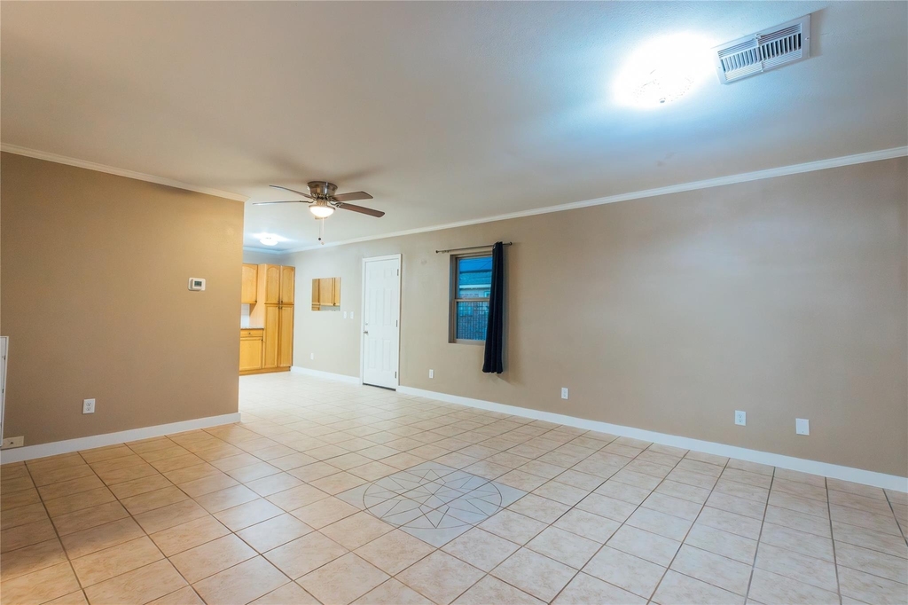 5617 Schutz Street - Photo 11