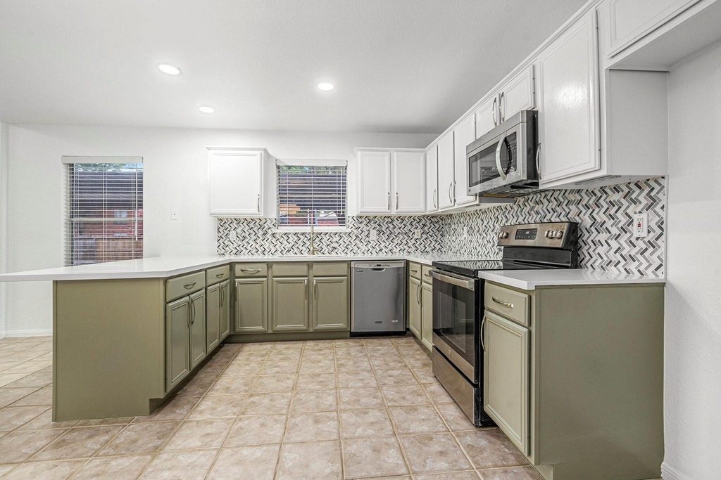 211 Hunt Road - Photo 8