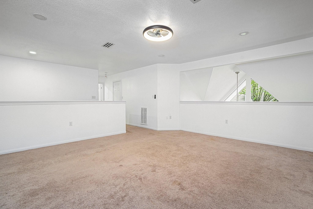 211 Hunt Road - Photo 18