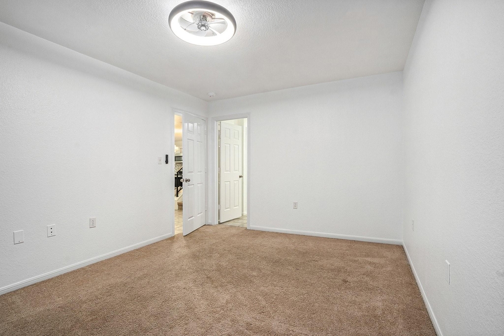 211 Hunt Road - Photo 11
