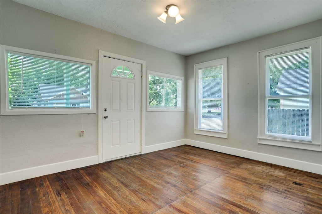 523 E Mulberry Street - Photo 11