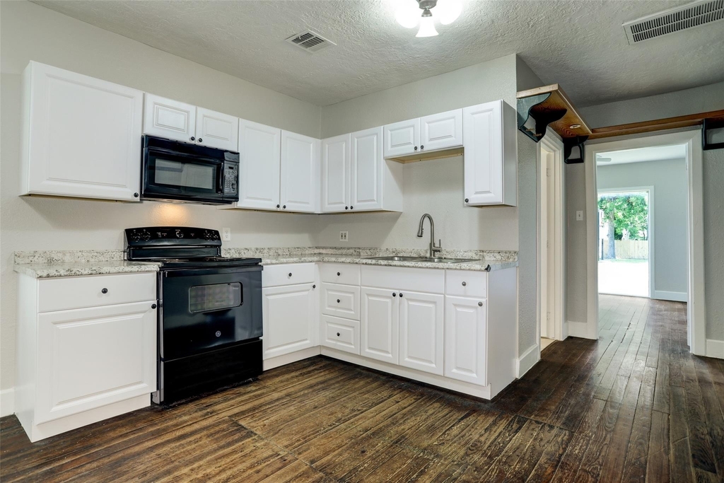 523 E Mulberry Street - Photo 3