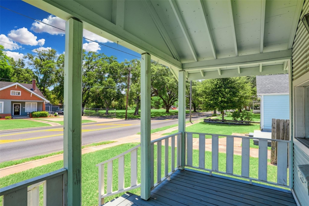 523 E Mulberry Street - Photo 2