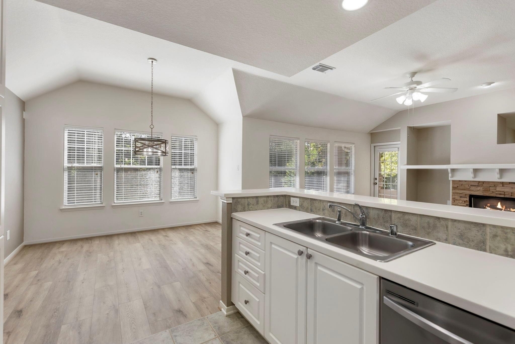 67 Woodlily Place - Photo 8