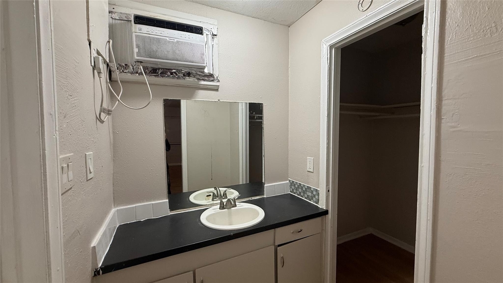 502 West Alabama Street - Photo 5