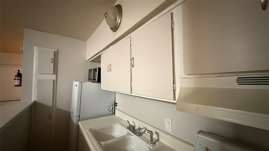 502 West Alabama Street - Photo 10