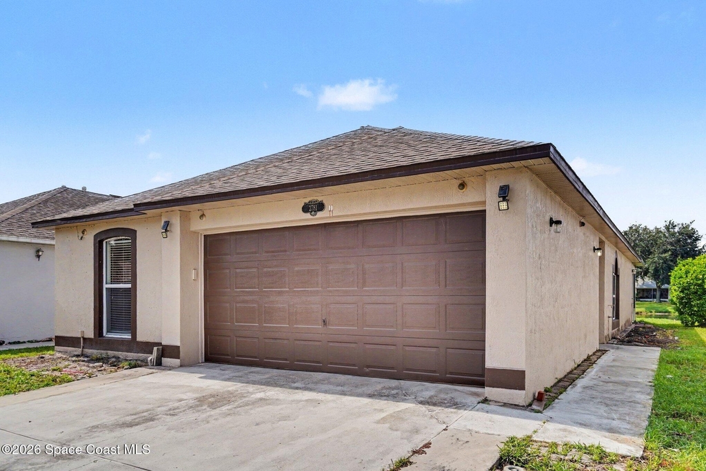 2781 Maderia Circle - Photo 2