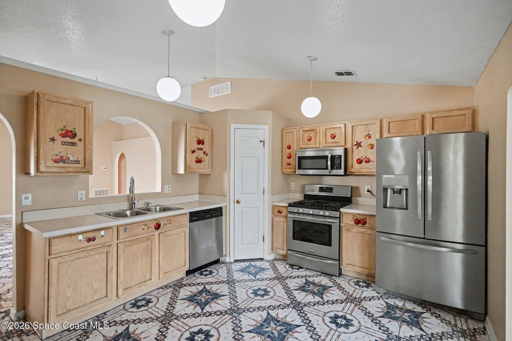 2781 Maderia Circle - Photo 8
