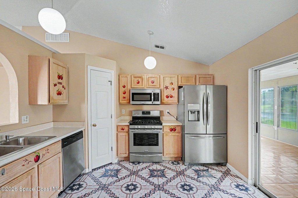 2781 Maderia Circle - Photo 9