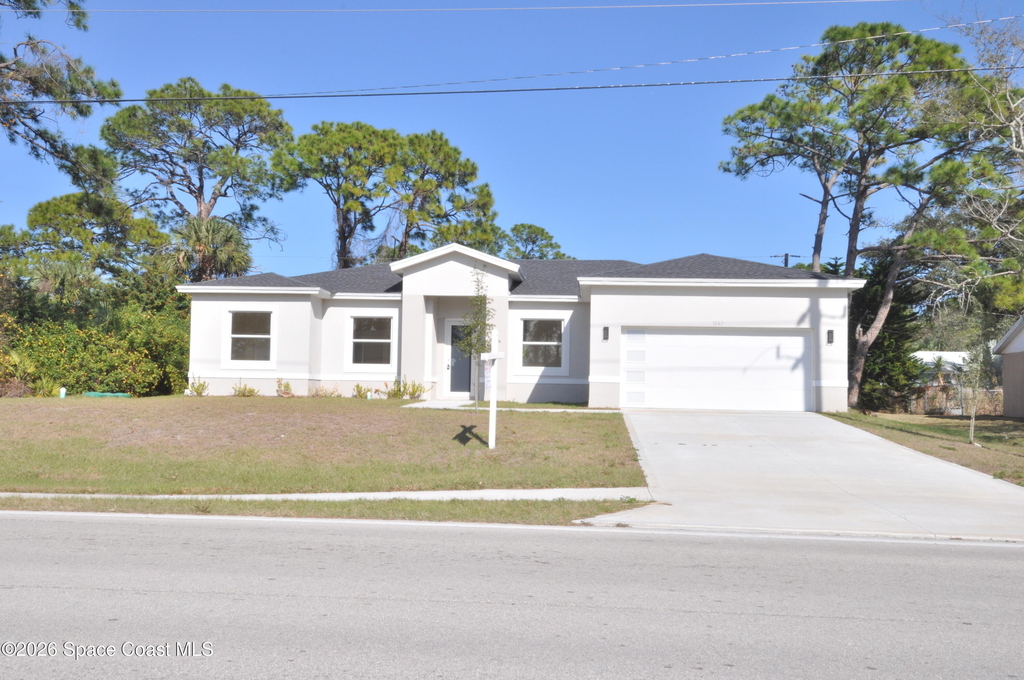 1043 Walden Boulevard Se - Photo 0