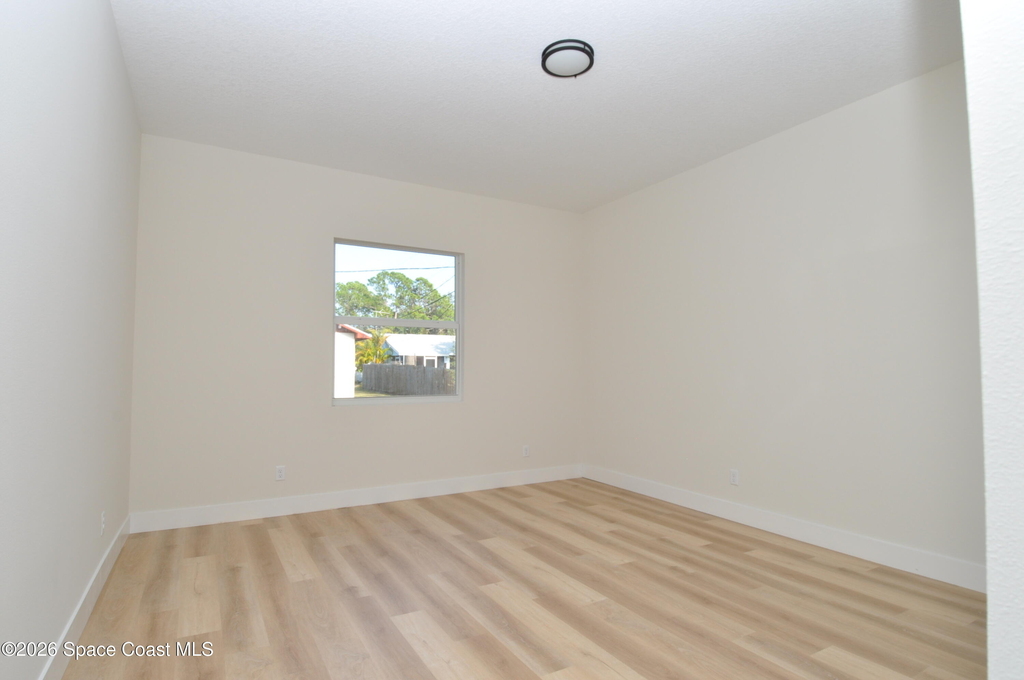 1043 Walden Boulevard Se - Photo 17