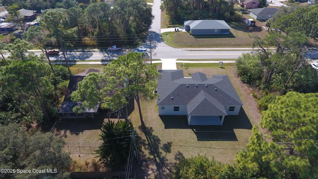 1043 Walden Boulevard Se - Photo 5