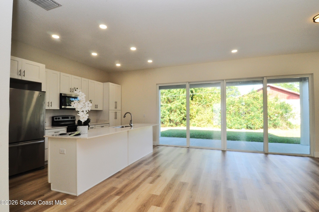 1043 Walden Boulevard Se - Photo 7
