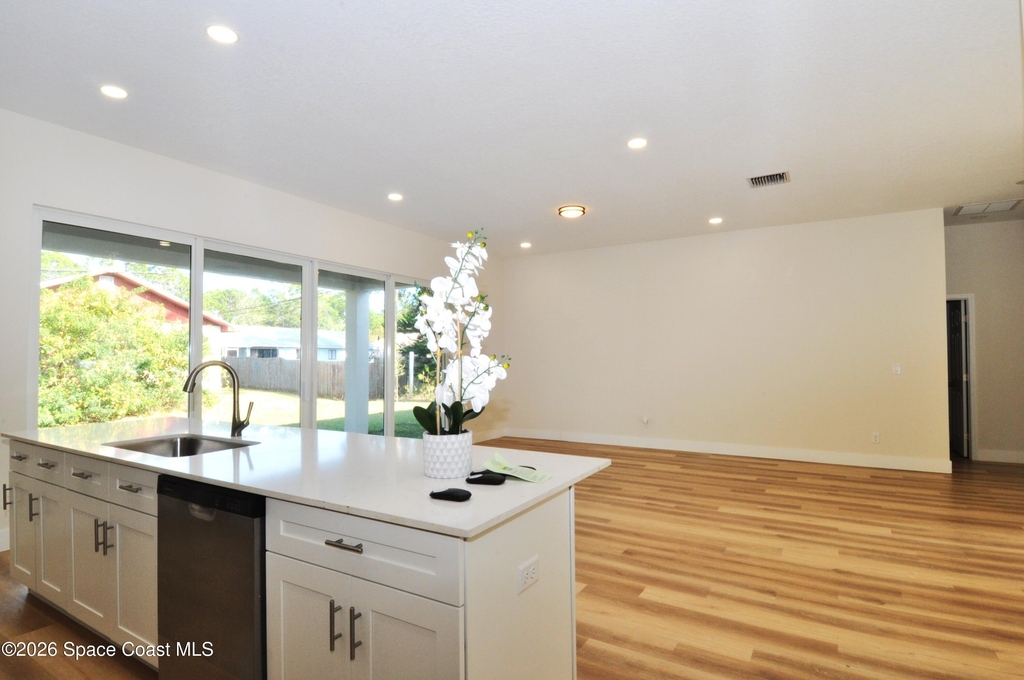 1043 Walden Boulevard Se - Photo 11