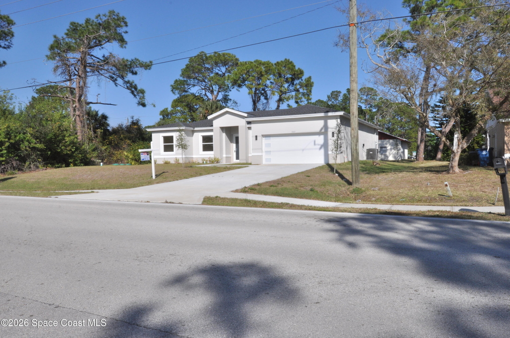 1043 Walden Boulevard Se - Photo 1