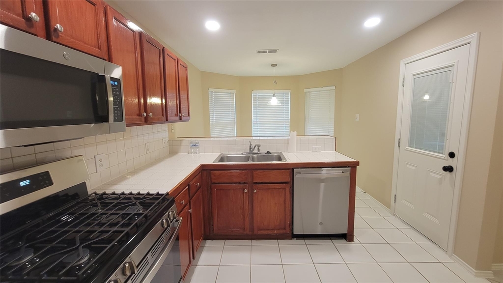 3335 Lakeland Gardens Drive - Photo 8
