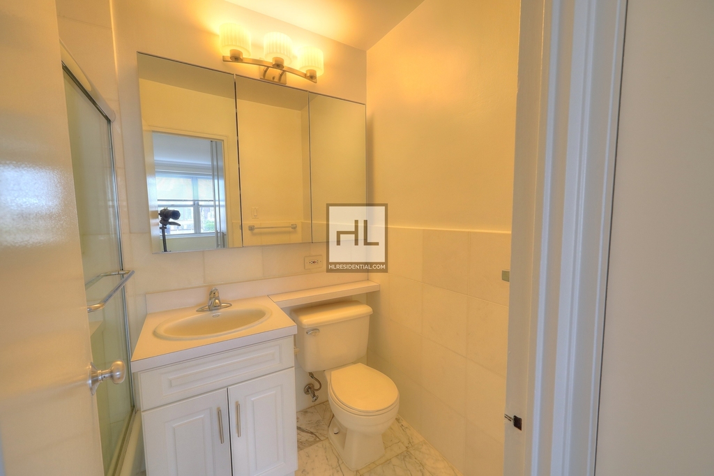 8th Avenue - Photo 2