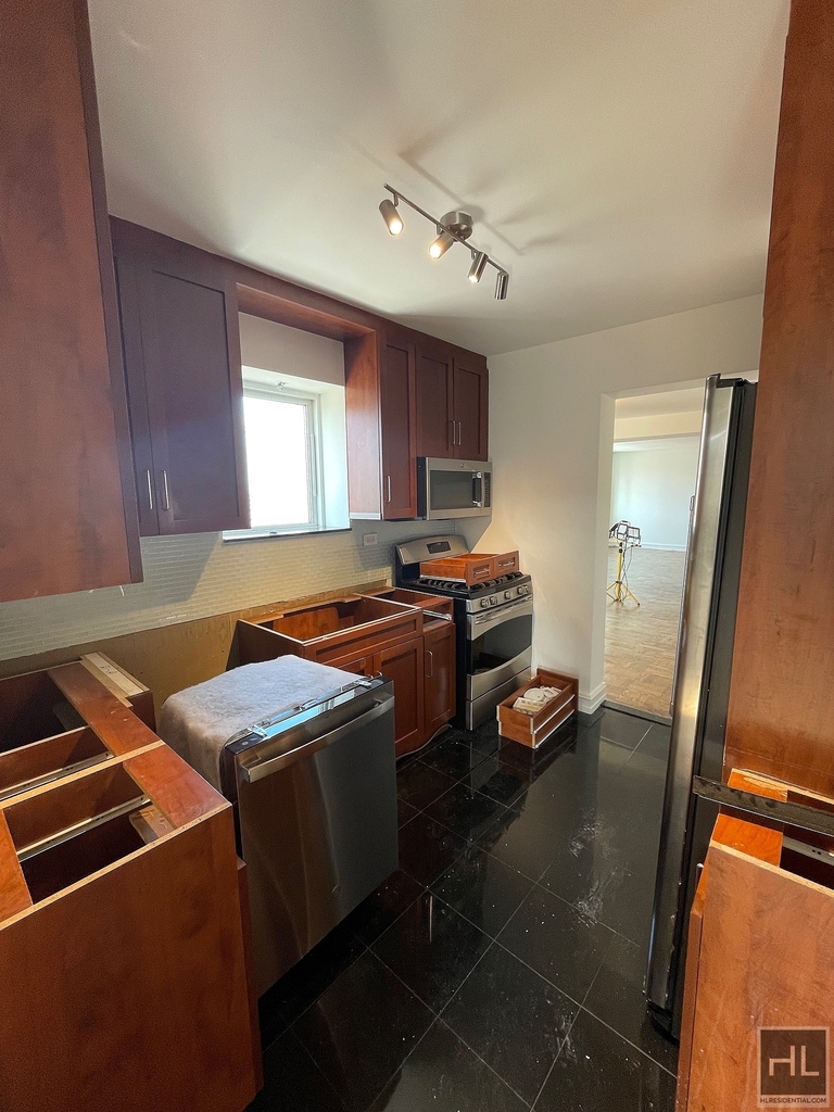 East 71st Street - Photo 19