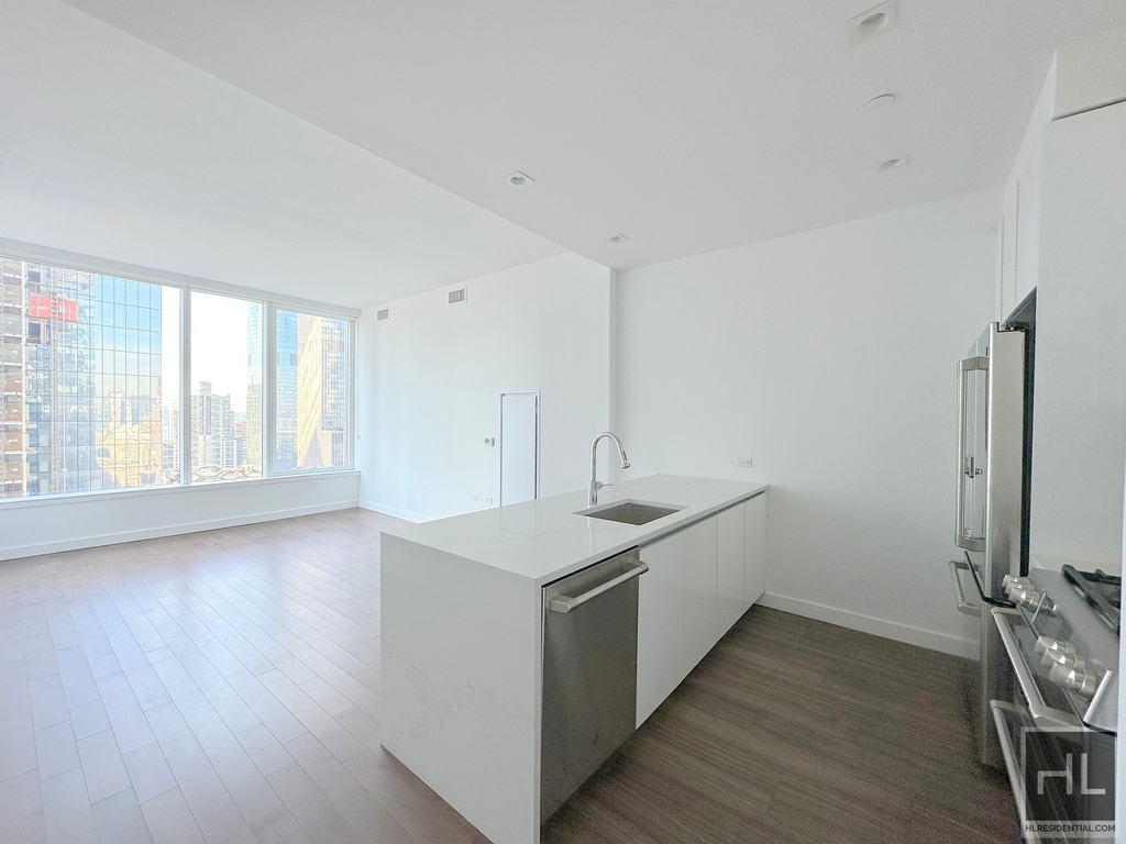West 36th Street - Photo 0