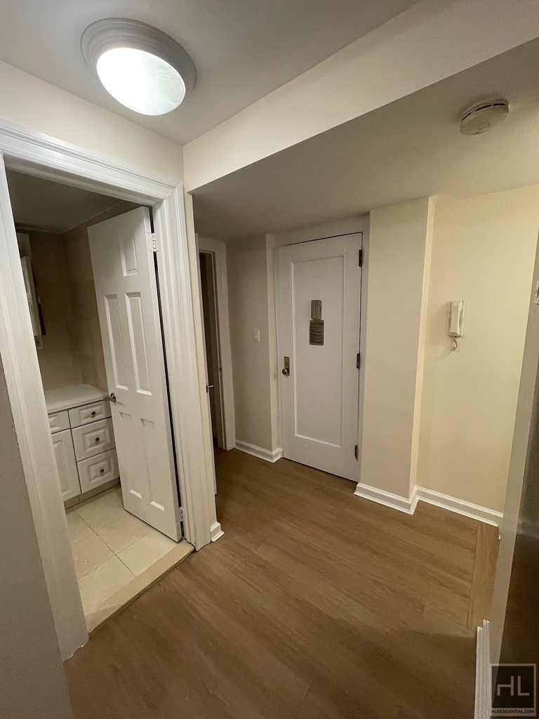 East 84 Street - Photo 8