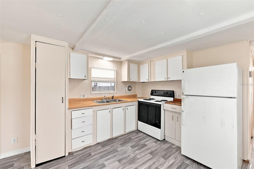 7130 Commons Boulevard - Photo 8
