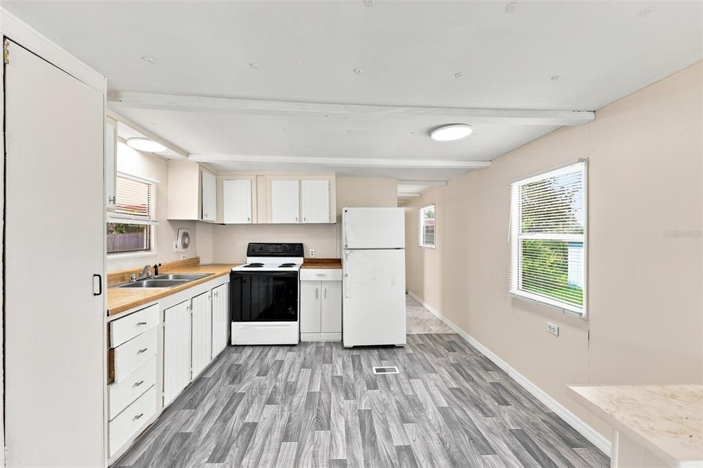 7130 Commons Boulevard - Photo 7