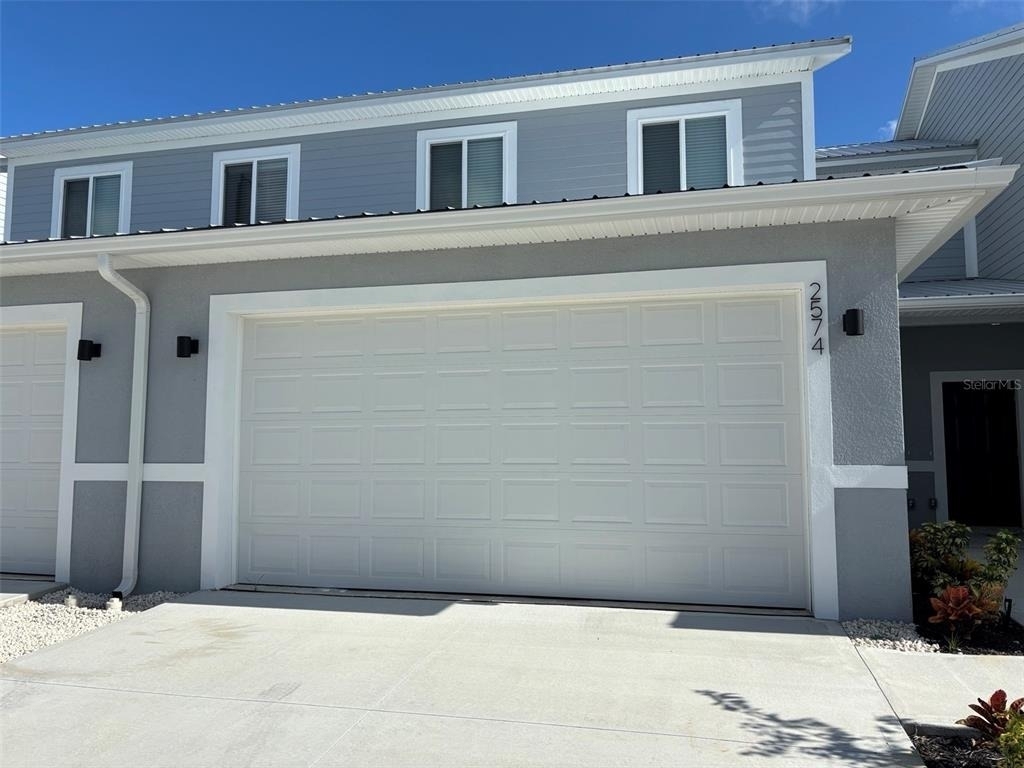 2574 Pine Place - Photo 0