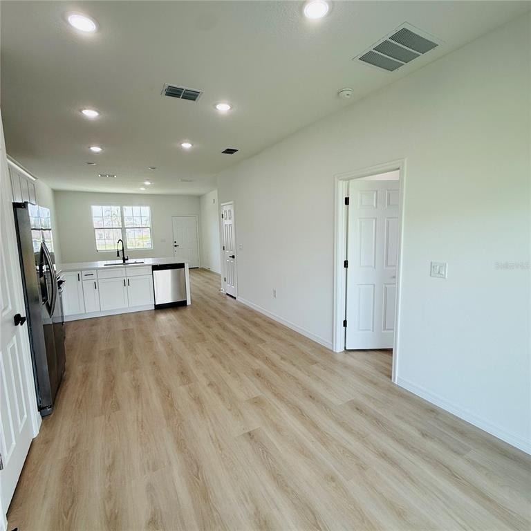 602 Desmoines Court - Photo 2