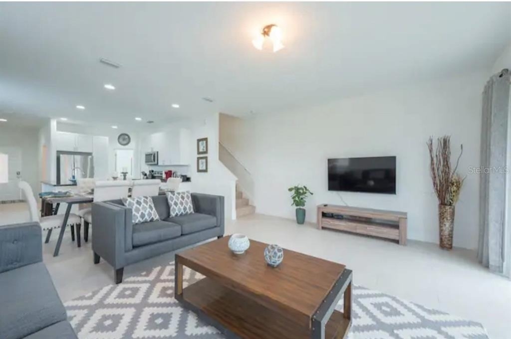 470 Lake Shore Parkway - Photo 1