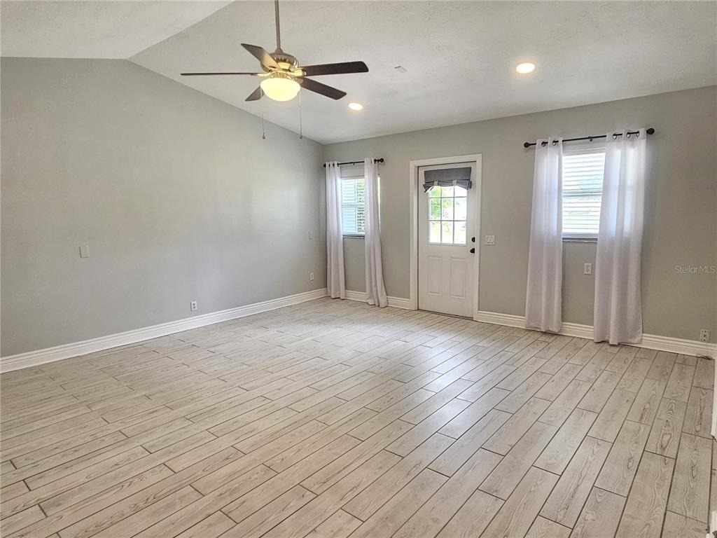 5042 Linda Street - Photo 4